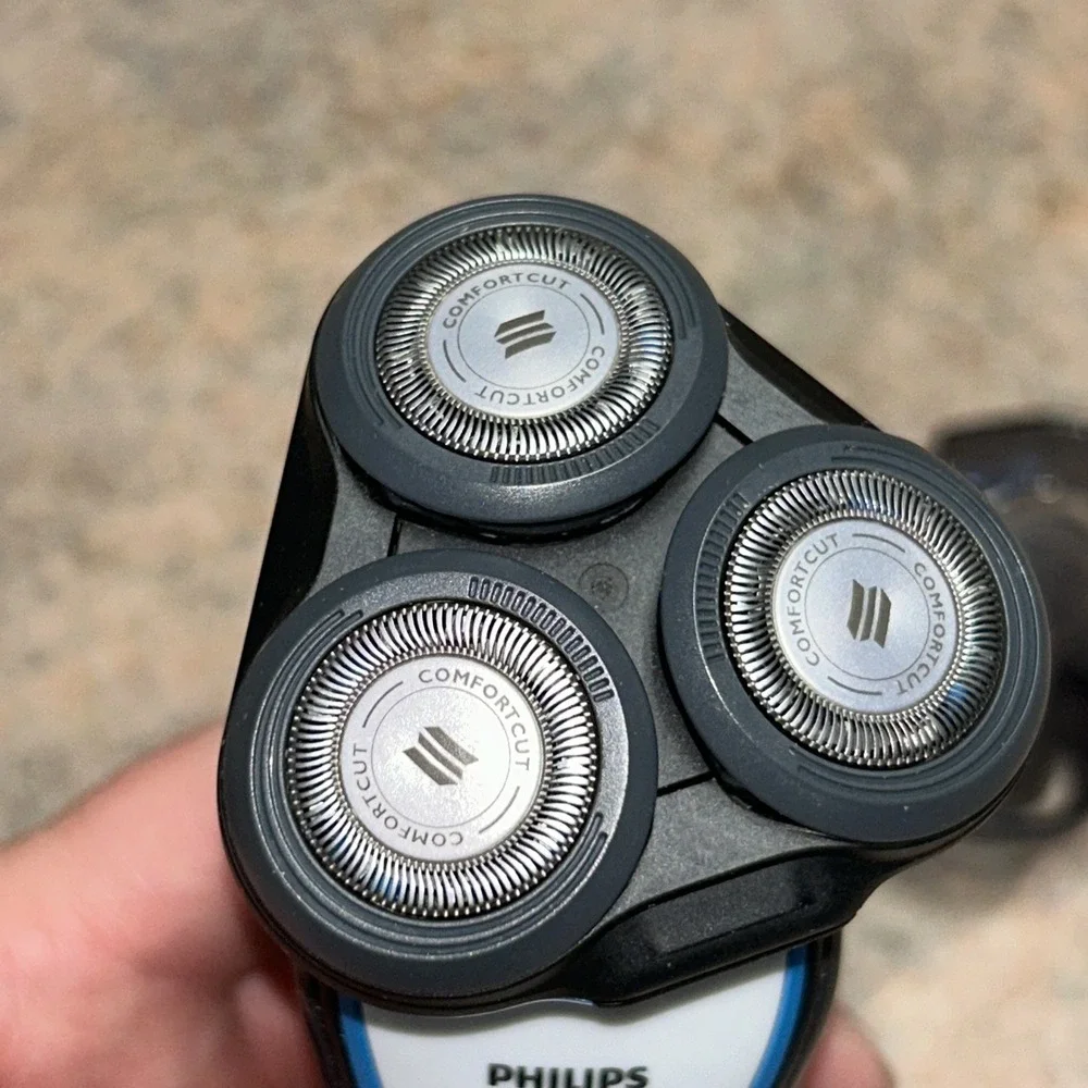 Shaver series 5000 Wet and dry electric shaver S5400/06‎ Discontinued Tested